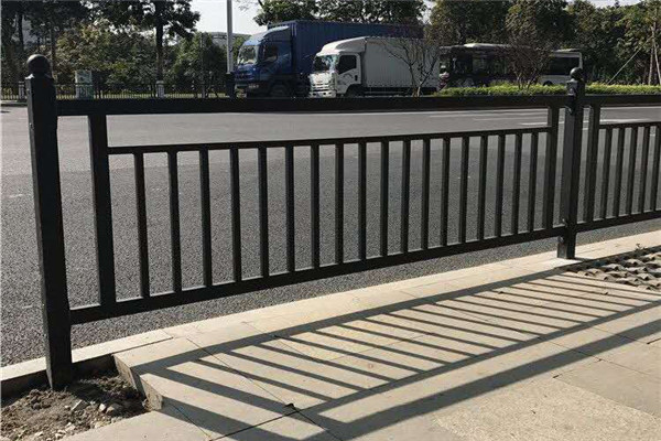 人行道护栏